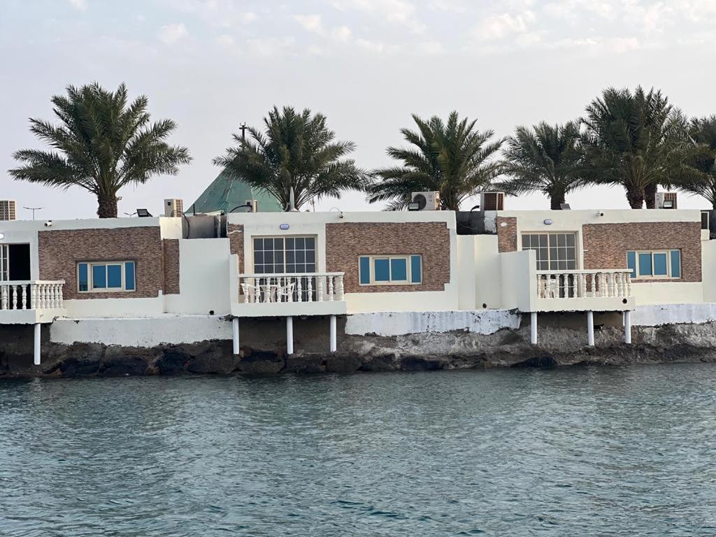 Al Ahmadi Plaza Resort Янбу Экстерьер фото