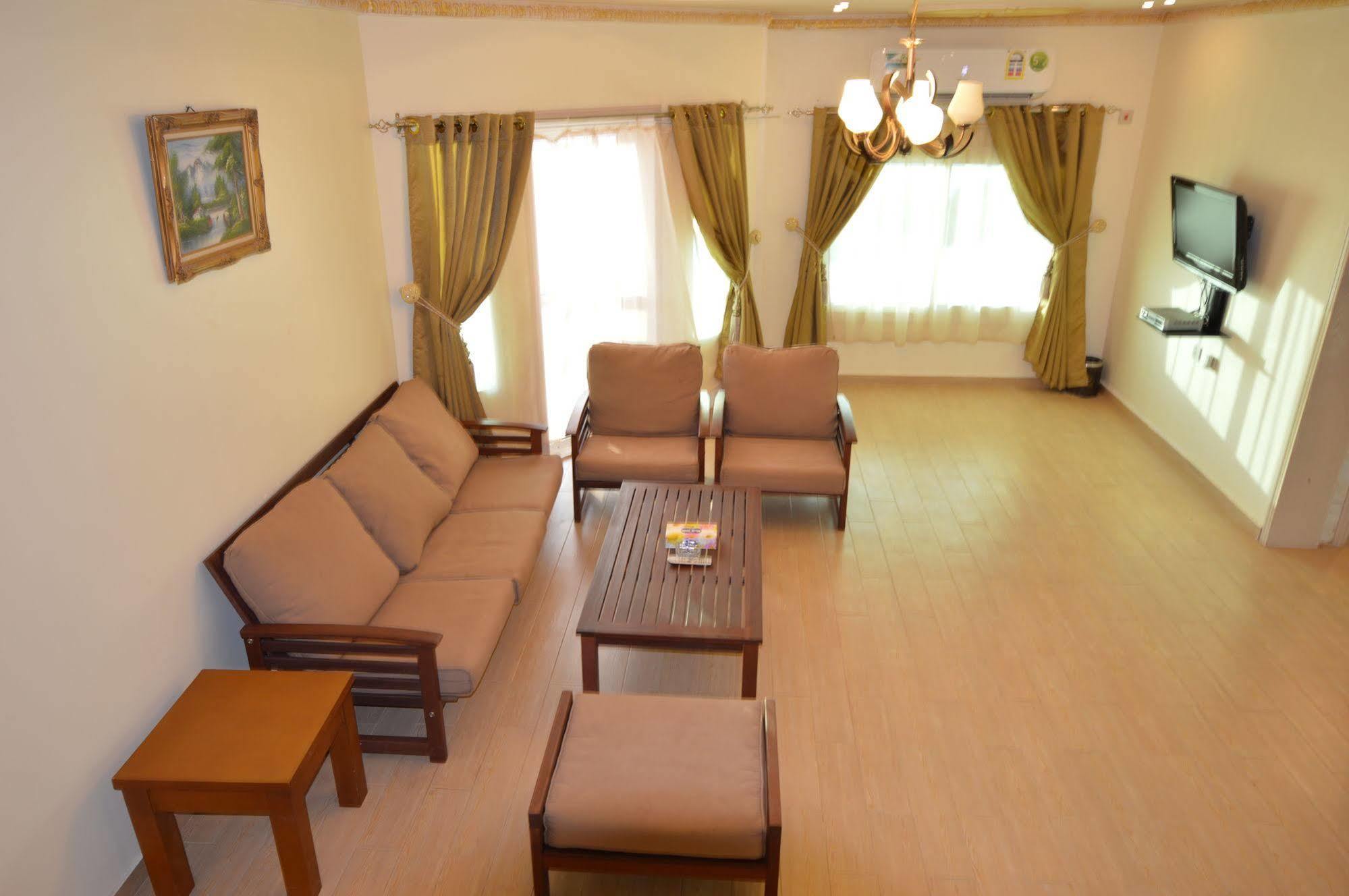 Al Ahmadi Plaza Resort Янбу Экстерьер фото
