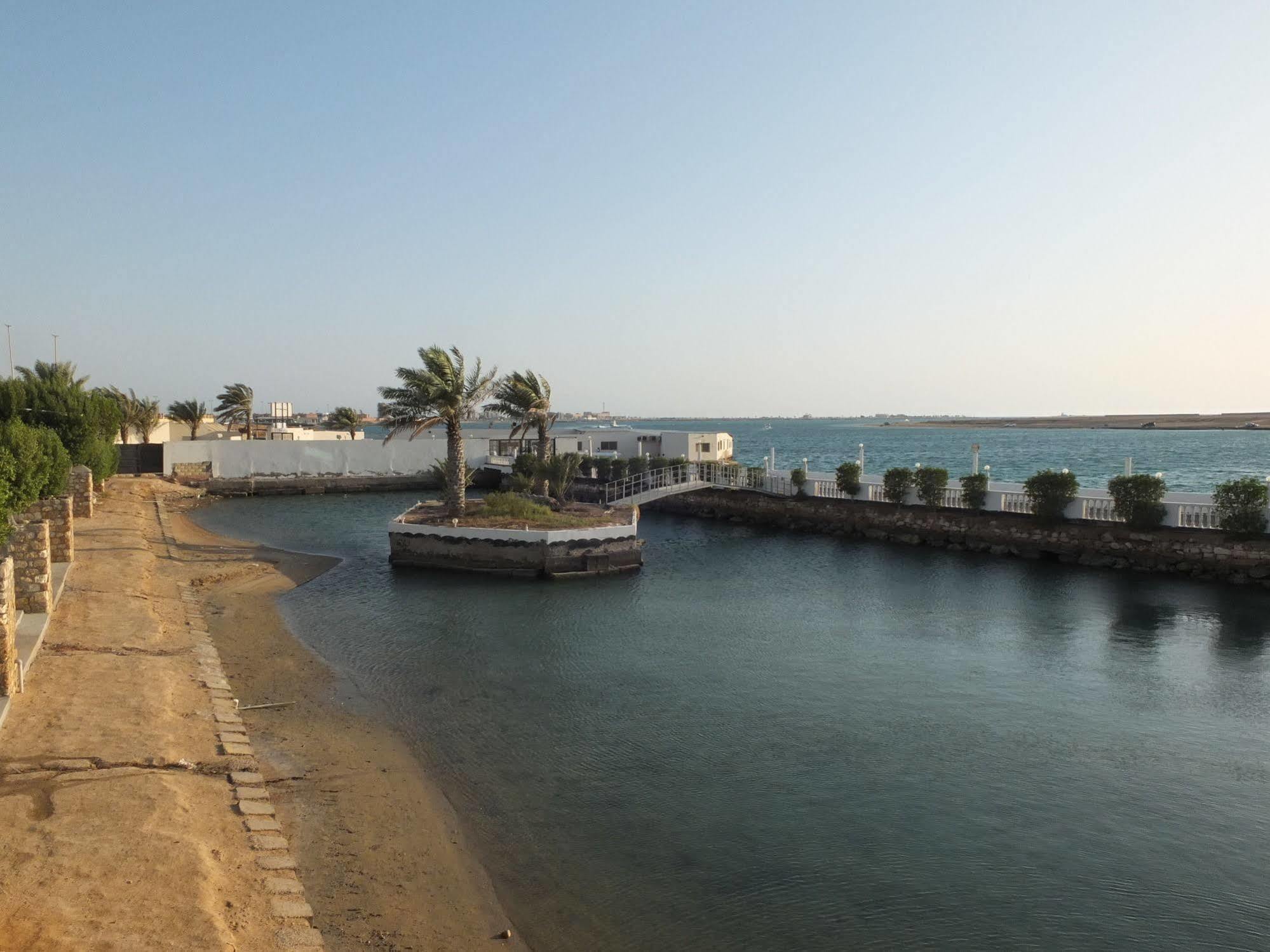 Al Ahmadi Plaza Resort Янбу Экстерьер фото