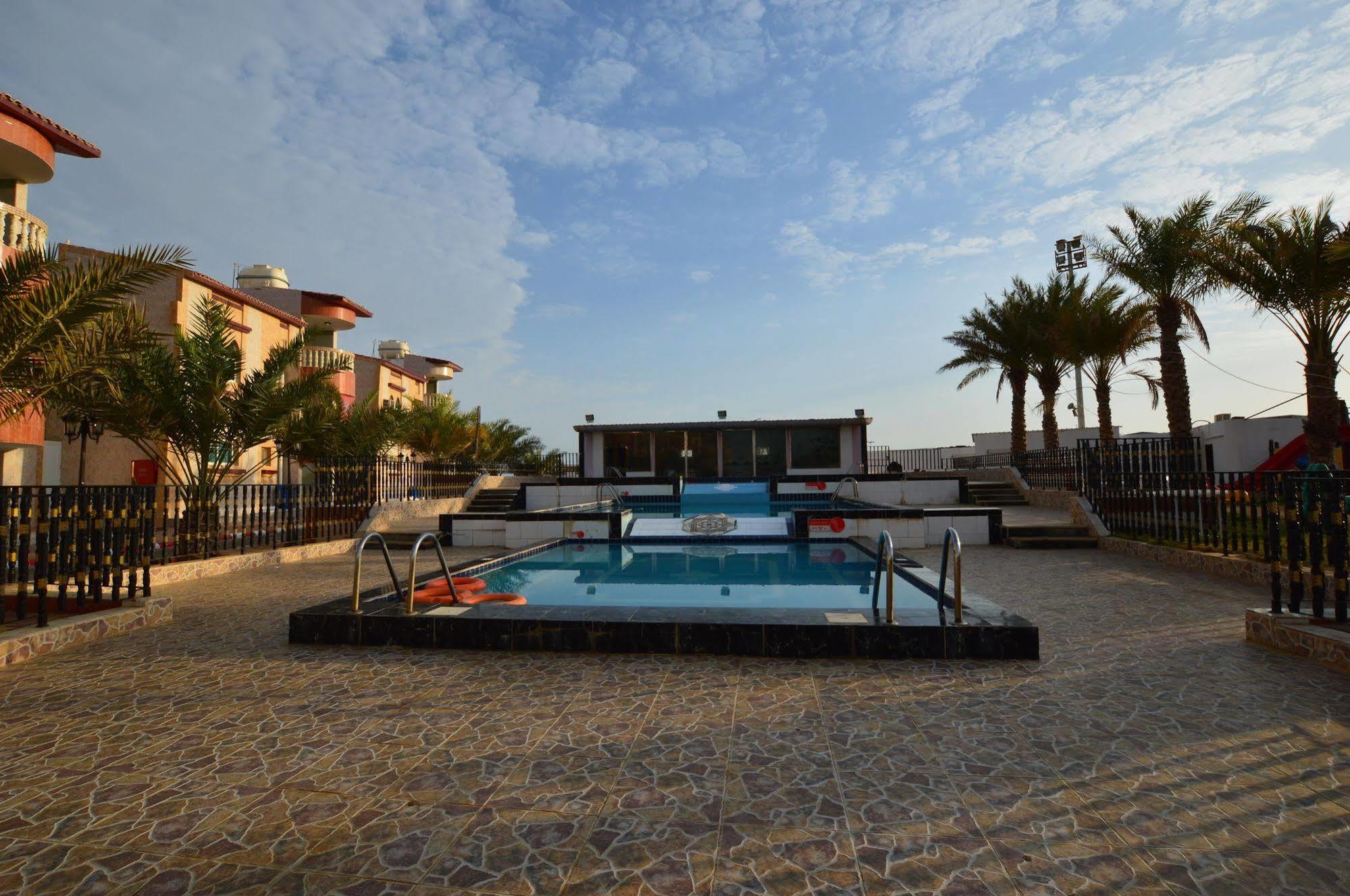 Al Ahmadi Plaza Resort Янбу Экстерьер фото