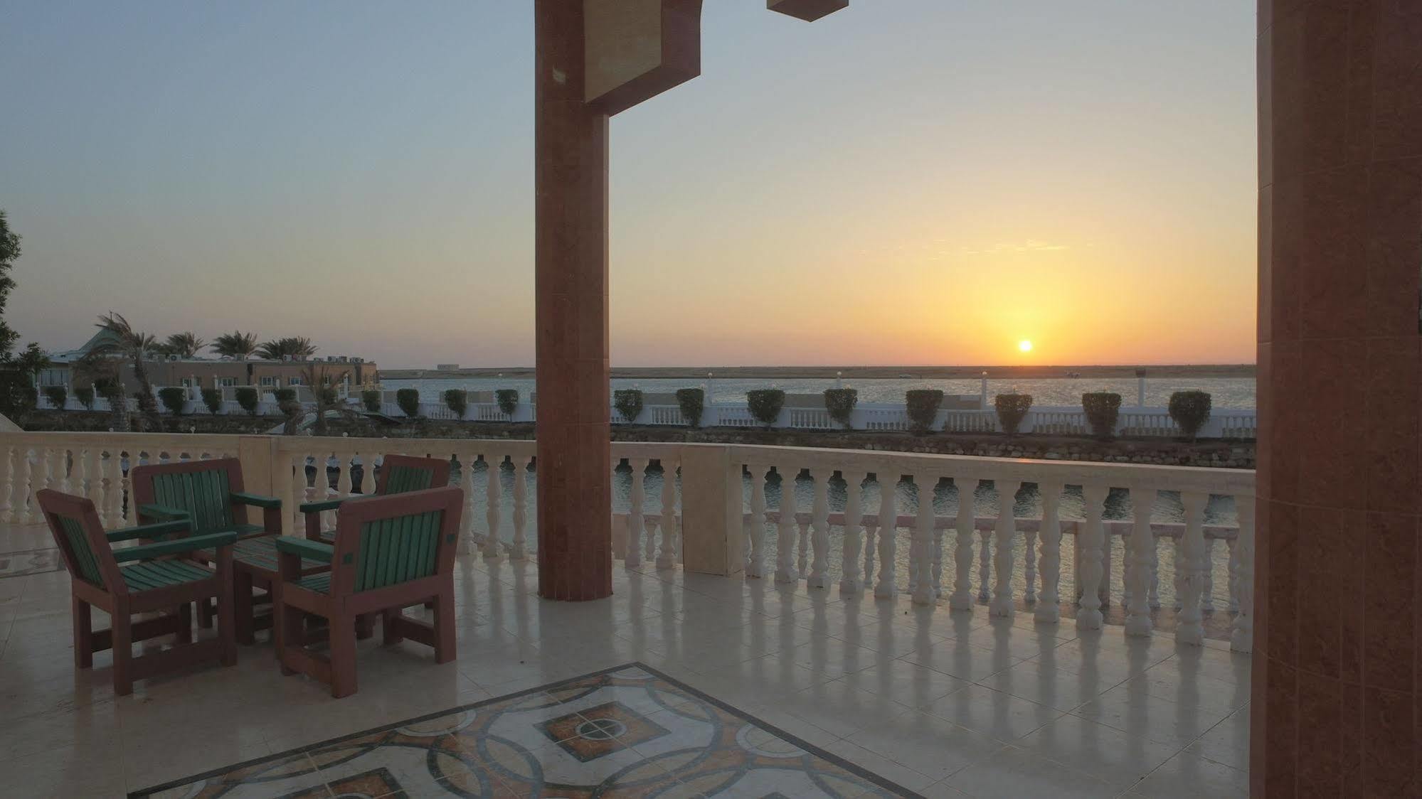 Al Ahmadi Plaza Resort Янбу Экстерьер фото