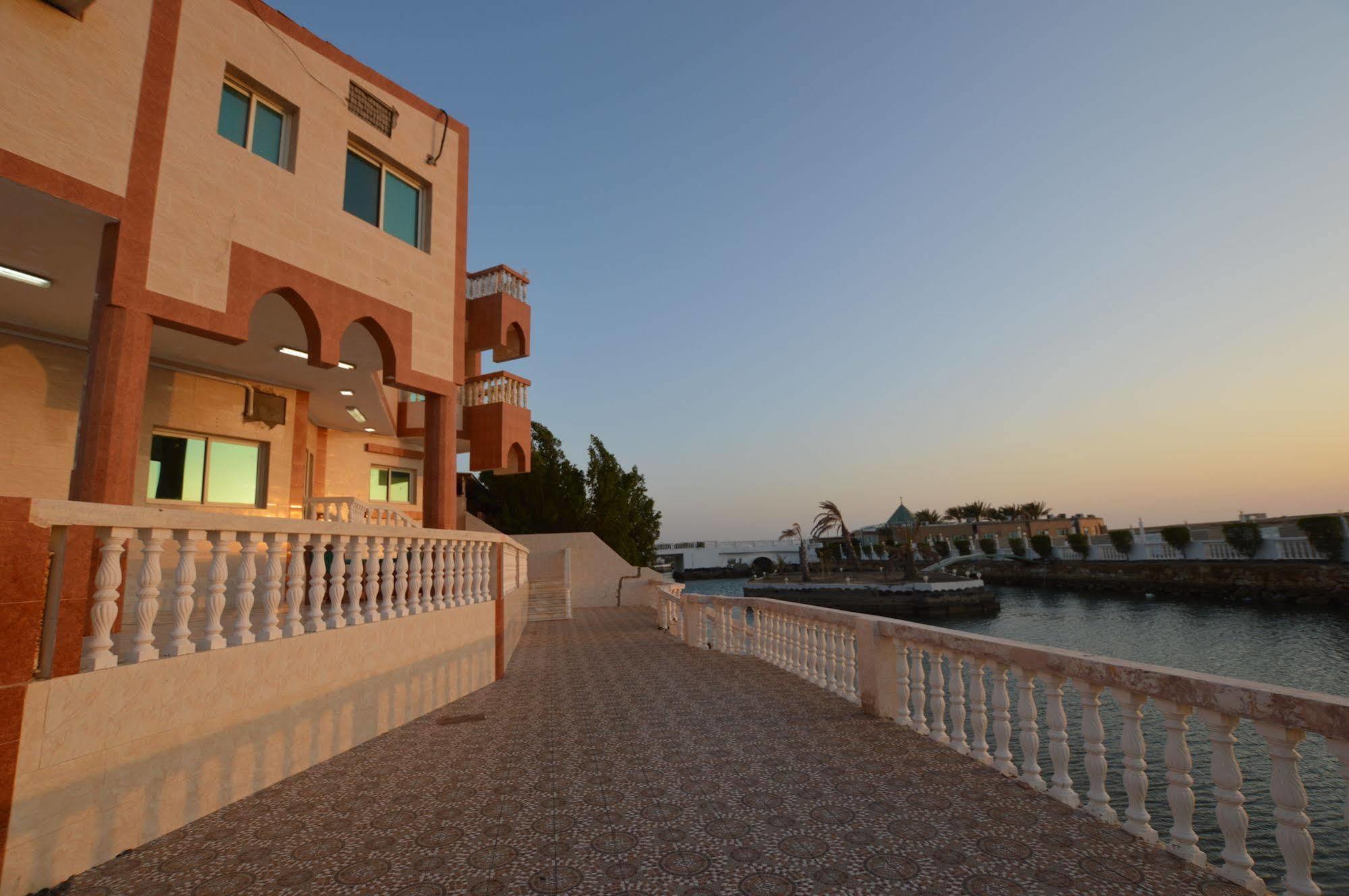 Al Ahmadi Plaza Resort Янбу Экстерьер фото